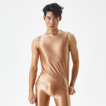 Vyrinė nailono sportinė liemenė su plačiomis pečiais, apvalus kaklas, plonas audinys 121–140 g/m2, 70–80% nailono