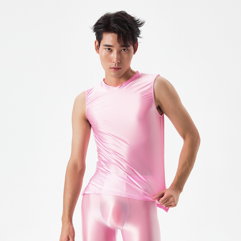 Vyrinė nailono sportinė liemenė su plačiomis pečiais, apvalus kaklas, plonas audinys 121–140 g/m2, 70–80% nailono