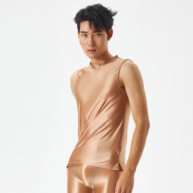 Vyrinė nailono sportinė liemenė su plačiomis pečiais, apvalus kaklas, plonas audinys 121–140 g/m2, 70–80% nailono