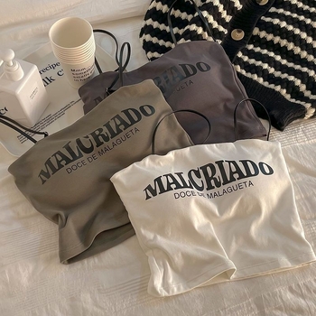 Ujjatlan felső mellkasbetéttel és betűs nyomott mintával, karcsú fazon, poliészter