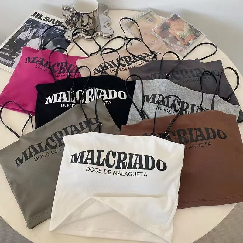 Ujjatlan felső mellkasbetéttel és betűs nyomott mintával, karcsú fazon, poliészter