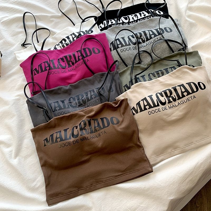 Ujjatlan felső mellkasbetéttel és betűs nyomott mintával, karcsú fazon, poliészter