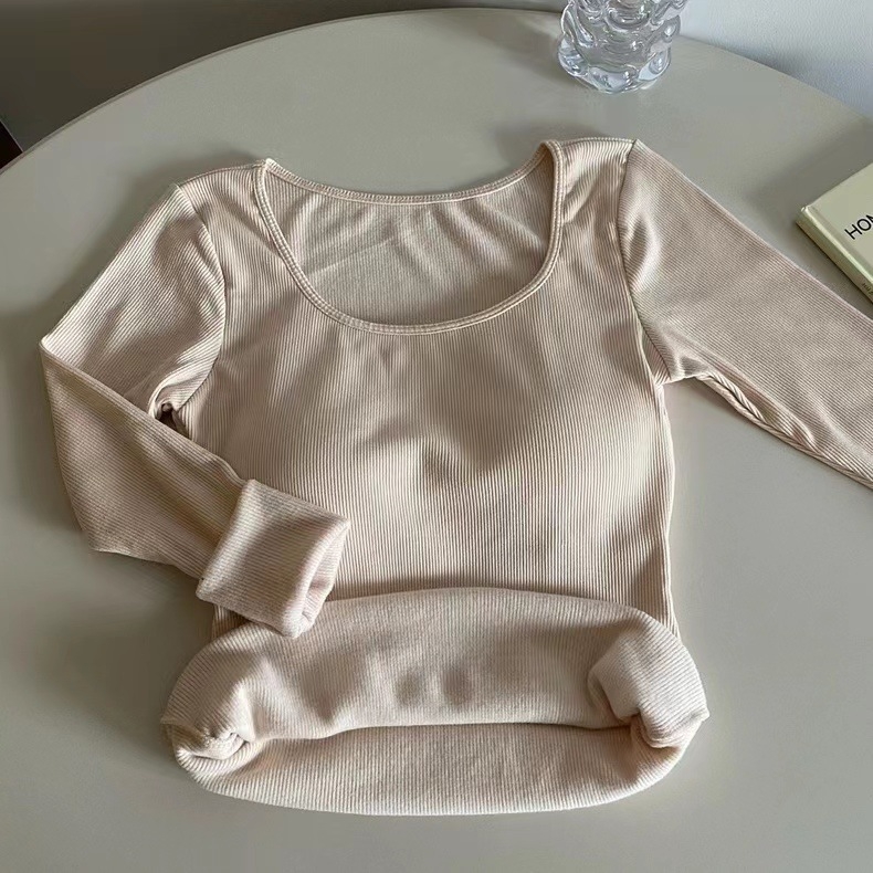 Viskozes pamata tops ar fleece iekšējo odere un krūšu spilventiņu, dubultslānis, garie piedurknes, kvadrātveida kakla izgriezums, sievietēm