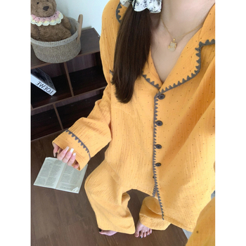 Ženski pidžama set s točkasti uzorom — cloud pamuk, dugi rukavi, ovratnik s reverom, kardigan stil, lagan i prozračan, pogodan za kućnu i vanjsku upotrebu