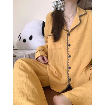 Ženski pidžama set s točkasti uzorom — cloud pamuk, dugi rukavi, ovratnik s reverom, kardigan stil, lagan i prozračan, pogodan za kućnu i vanjsku upotrebu