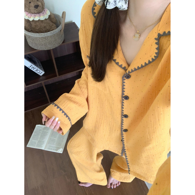 Ženski pidžama set s točkasti uzorom — cloud pamuk, dugi rukavi, ovratnik s reverom, kardigan stil, lagan i prozračan, pogodan za kućnu i vanjsku upotrebu