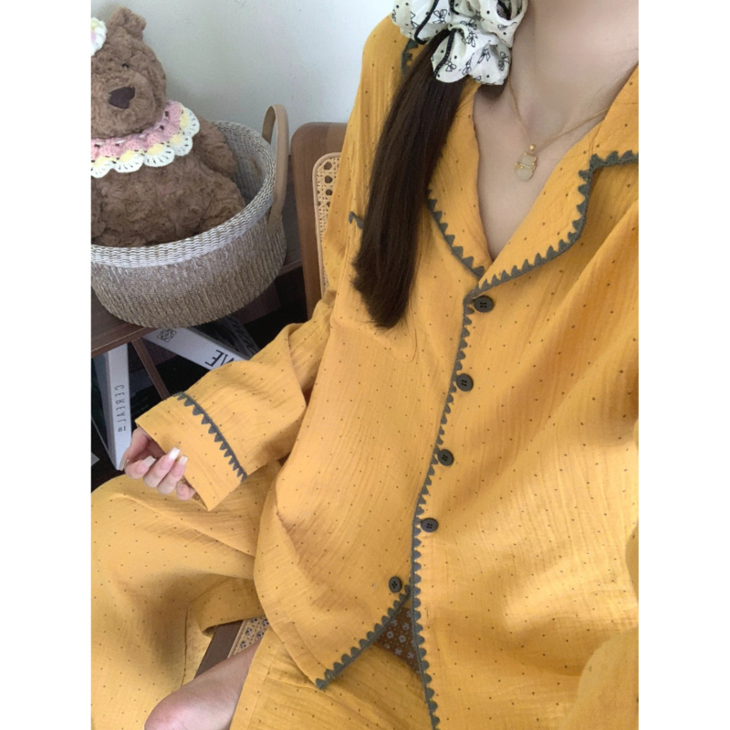 Ženski pidžama set s točkasti uzorom — cloud pamuk, dugi rukavi, ovratnik s reverom, kardigan stil, lagan i prozračan, pogodan za kućnu i vanjsku upotrebu