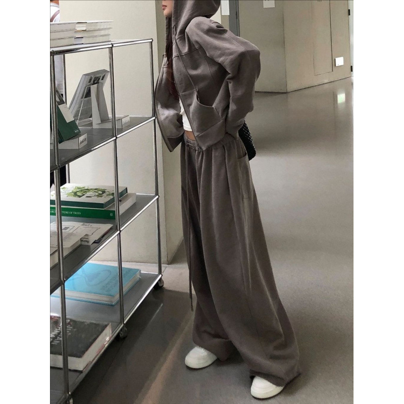 Ženski hlačni kostim s kratkim sakoom - viskoza-elastanska smjesa (30-50% viskoze, <30% elastana), dugi rukavi, elegantan gradski stil, lansiranje jesen 2025