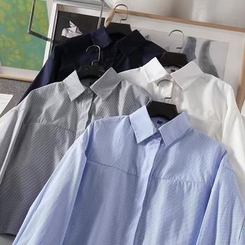 Sieviešu krekliņš japāņu/korejiešu brīvā stila, kokvilnas maisījuma audums, svītru raksts, garas piedurknes, apkakle ar lapu.