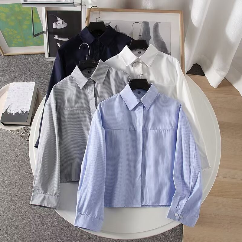 Sieviešu krekliņš japāņu/korejiešu brīvā stila, kokvilnas maisījuma audums, svītru raksts, garas piedurknes, apkakle ar lapu.