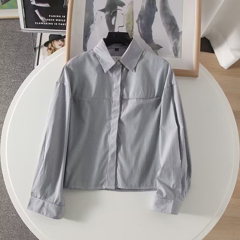 Sieviešu krekliņš japāņu/korejiešu brīvā stila, kokvilnas maisījuma audums, svītru raksts, garas piedurknes, apkakle ar lapu.