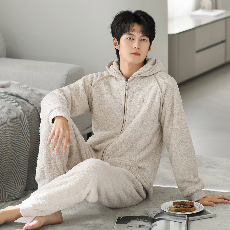 Muške zimske pidžame od island velvet materijala, s okruglim izrezom, debeli i topli, za kućnu upotrebu i nošenje na otvorenom