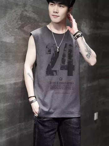 Fiataloknak szóló laza szabású ujjatlan sportmellény betűk nyomtatásával, poliészter, nyár 2024