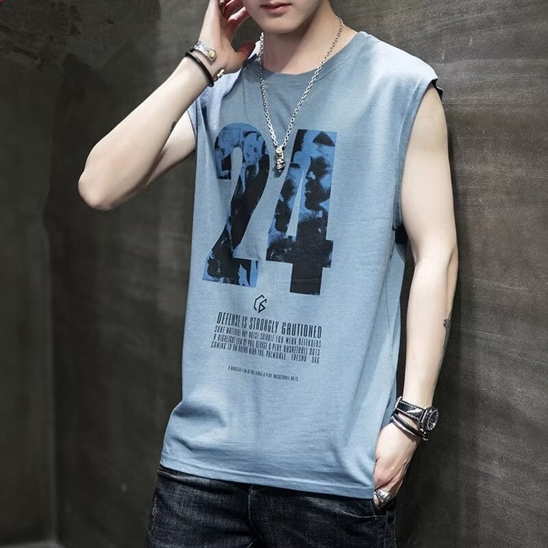 Fiataloknak szóló laza szabású ujjatlan sportmellény betűk nyomtatásával, poliészter, nyár 2024