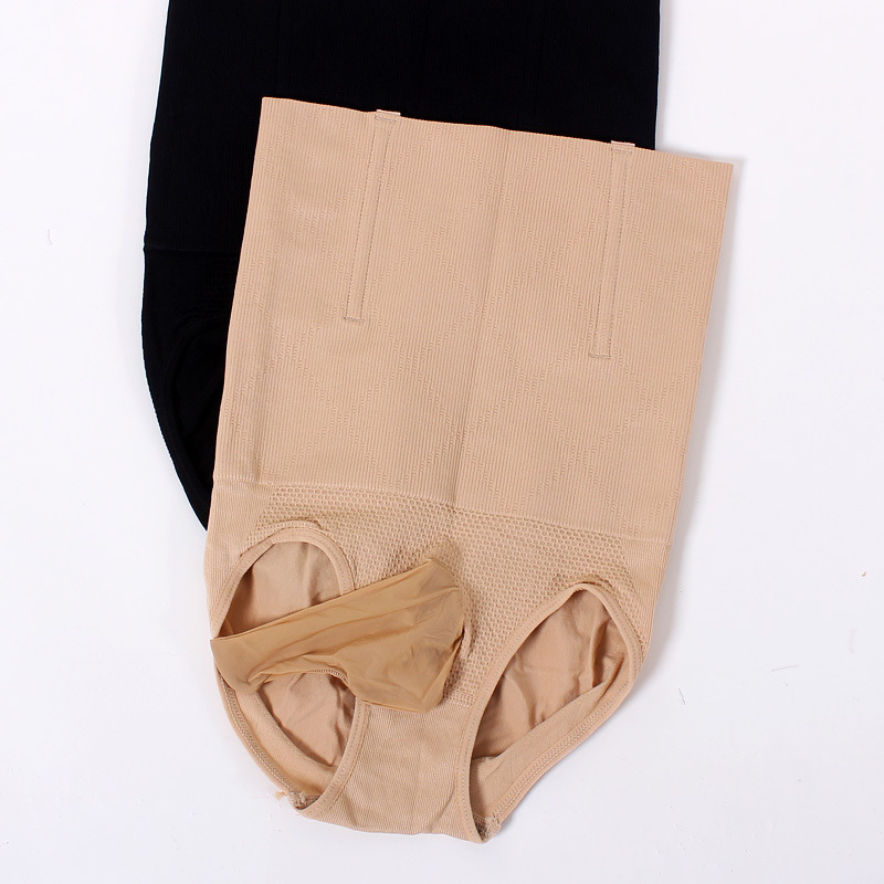 Vyrų aukšto juosmens kūno formuojančios apatinių; pagrindinė medžiaga: nailonas; kirkšnies įdėklas: medvilnė; vientisas raštas