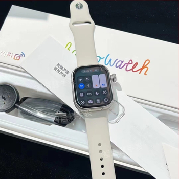 Little Sumi Smartwatch cu ecran AMOLED, cadran pătrat, carcasă din fibră de carbon, NFC și autonomie a bateriei sub 7 zile