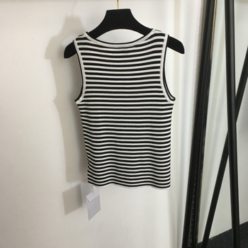 Ženski tank top od pletene tkanine s prugastim uzorkom, okrugli izrez, uski kroj, od viskoze