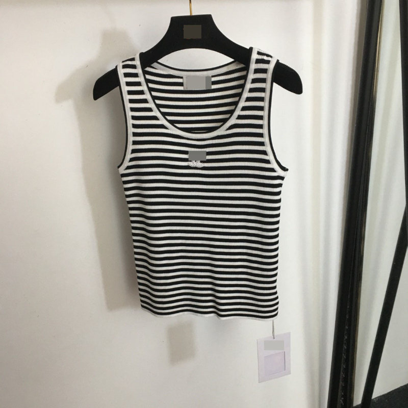 Ženski tank top od pletene tkanine s prugastim uzorkom, okrugli izrez, uski kroj, od viskoze