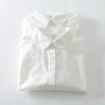 Marškiniai iš 95% medvilnės, ilgos rankovės, polo apykaklė, siauras kirpimas, mygtukų eilėje