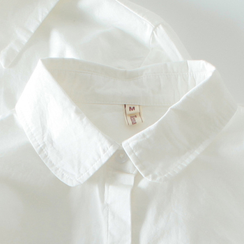 Marškiniai iš 95% medvilnės, ilgos rankovės, polo apykaklė, siauras kirpimas, mygtukų eilėje