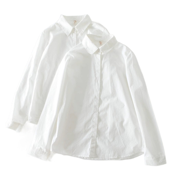 Marškiniai iš 95% medvilnės, ilgos rankovės, polo apykaklė, siauras kirpimas, mygtukų eilėje