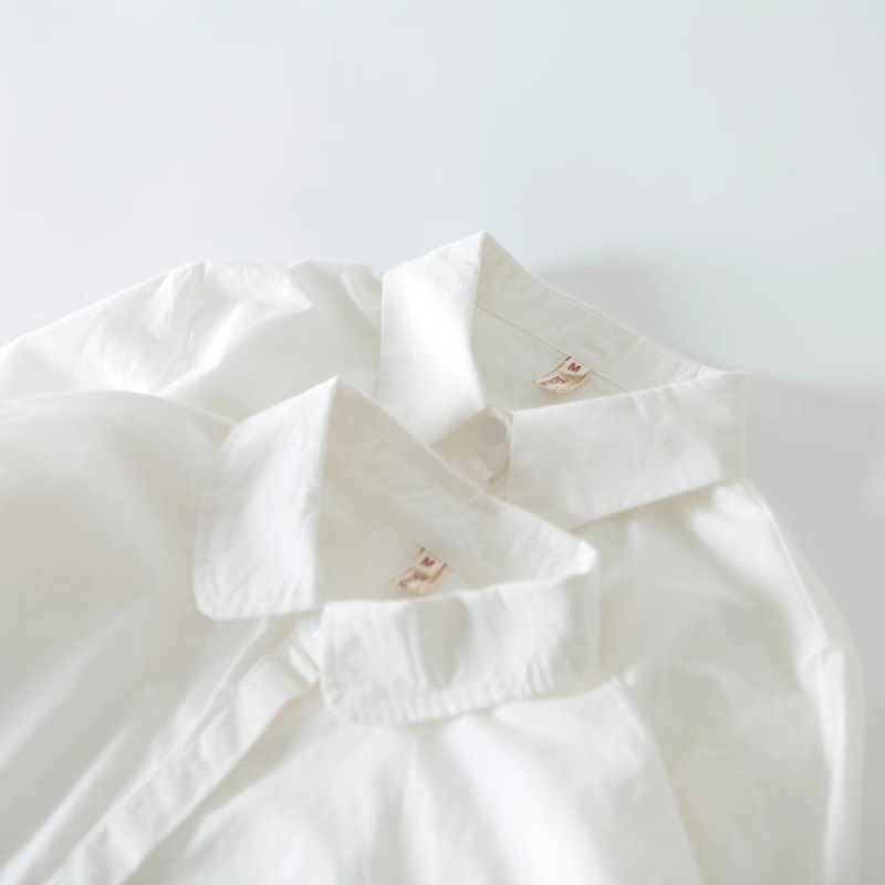 Marškiniai iš 95% medvilnės, ilgos rankovės, polo apykaklė, siauras kirpimas, mygtukų eilėje