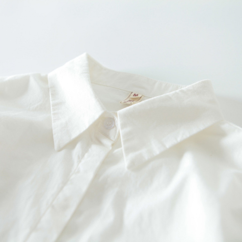 Marškiniai iš 95% medvilnės, ilgos rankovės, polo apykaklė, siauras kirpimas, mygtukų eilėje