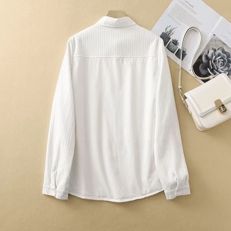 Medvilniniai marškiniai, vienos spalvos, apykaklė su reveriu, ilgos rankovės, sagų eilė, literatūrinis retro stilius, žiemos kolekcija 2025