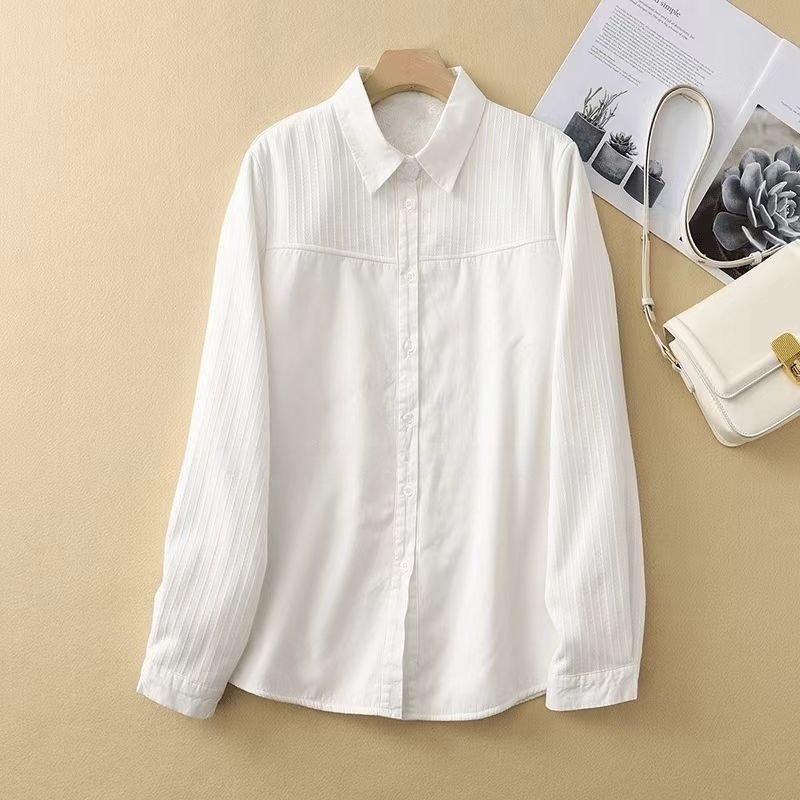 Medvilniniai marškiniai, vienos spalvos, apykaklė su reveriu, ilgos rankovės, sagų eilė, literatūrinis retro stilius, žiemos kolekcija 2025