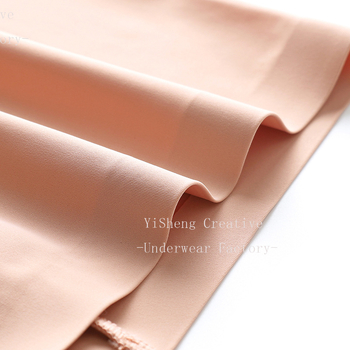 Moterų saugumo kelnaitės su aukštu juosmeniu, pakelia klubus ir pilvo kontrolei; pagrindinis audinys nailonas 85%, kirkšnies pamušalas 100% medvilnė