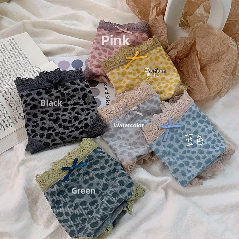 Moteriški kelnaitės su nėrinių kraštu, leopardo raštu ir drugelio motyvu, džakardinė medvilnė audinys, 100% medvilnė, vidutinio juosmens