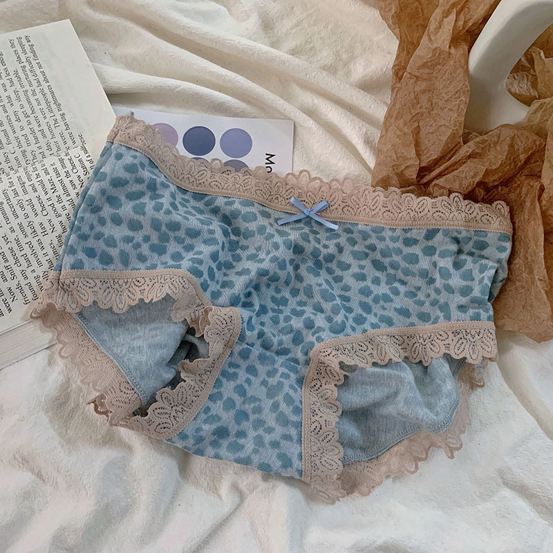 Moteriški kelnaitės su nėrinių kraštu, leopardo raštu ir drugelio motyvu, džakardinė medvilnė audinys, 100% medvilnė, vidutinio juosmens