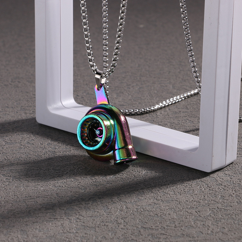 Nerūdijančio plieno kaklo papuošalas su perlų grandine ir turbokompresoriaus pakabuku, elektroplakuotas, ilgis 61–70 cm, unisex