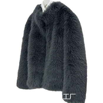 Ženska kožna jakna s lisicom krznom i integriranim umjetnim krznom, kratki kroj (Corduroy; glavni materijal: zec kožušina <30%; sekundarni materijal: Ostalo 50–70%)