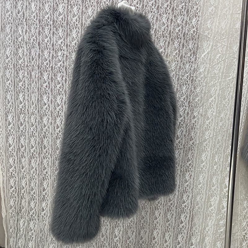 Ženska kožna jakna s lisicom krznom i integriranim umjetnim krznom, kratki kroj (Corduroy; glavni materijal: zec kožušina <30%; sekundarni materijal: Ostalo 50–70%)