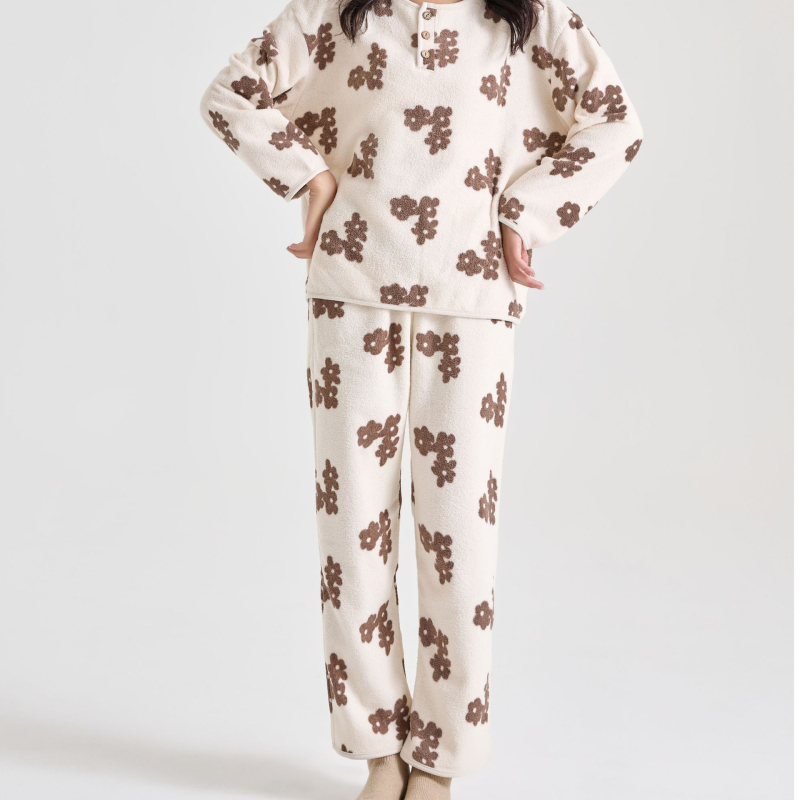 Ženski Yunshu Velvet set pidžama – topla, korejski stil, nježan prema koži, dugi rukav, okrugli izrez, srednja gustoća (201–250 g/m²)