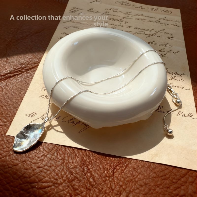 925 sidabro lapo formos pakabukas, lavos tekstūra, geometrijos grandinė, reguliuojamas ilgis 41–50 cm, push-pull mechanizmas