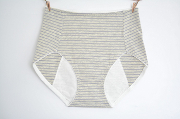 Medvilninės dryžuotos moterų menstruacijų kelnaitės, aukštos juosmens, išplėsta priekinė apsauga nuo pratekėjimo, greitai džiūsta