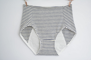 Medvilninės dryžuotos moterų menstruacijų kelnaitės, aukštos juosmens, išplėsta priekinė apsauga nuo pratekėjimo, greitai džiūsta