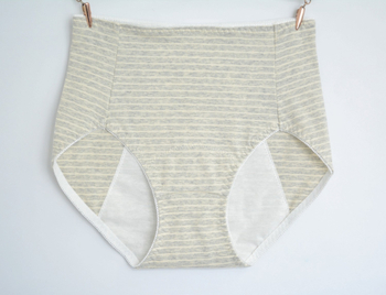 Medvilninės dryžuotos moterų menstruacijų kelnaitės, aukštos juosmens, išplėsta priekinė apsauga nuo pratekėjimo, greitai džiūsta