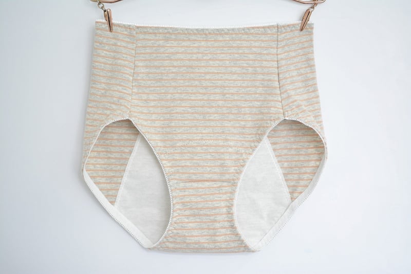 Medvilninės dryžuotos moterų menstruacijų kelnaitės, aukštos juosmens, išplėsta priekinė apsauga nuo pratekėjimo, greitai džiūsta