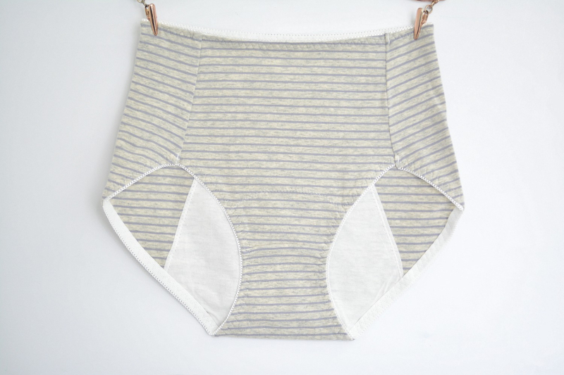 Medvilninės dryžuotos moterų menstruacijų kelnaitės, aukštos juosmens, išplėsta priekinė apsauga nuo pratekėjimo, greitai džiūsta