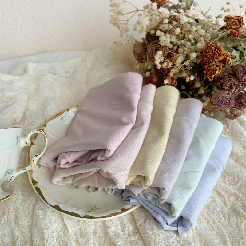 Apatiniai menstruacijoms iš modalinio audinio, vidutinio liemens, nepraleidžiantys skysčių