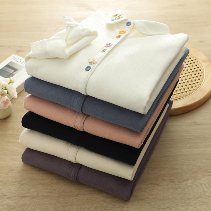 Medvilniniai marškiniai su gėlių raštu, literatūros-retro stilius, laisvas kirpimo, ilgos rankovės, lėlės tipo apykaklė, fliso įdaila