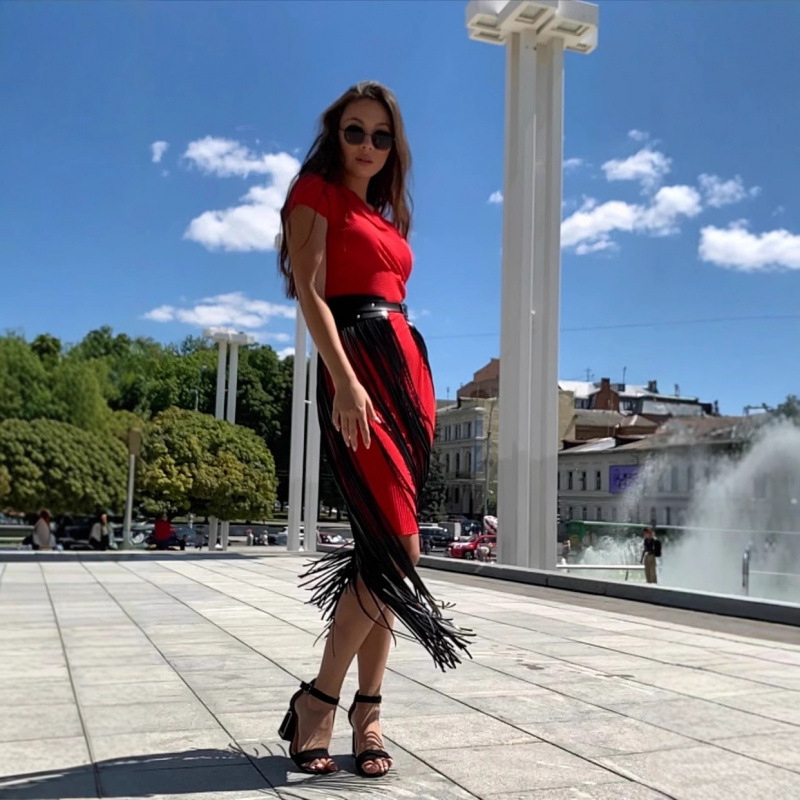 Πολυεπίπεδος ζώνη μέσης με φουντάκια για φούστες — Συλλογή χειμώνας 2022