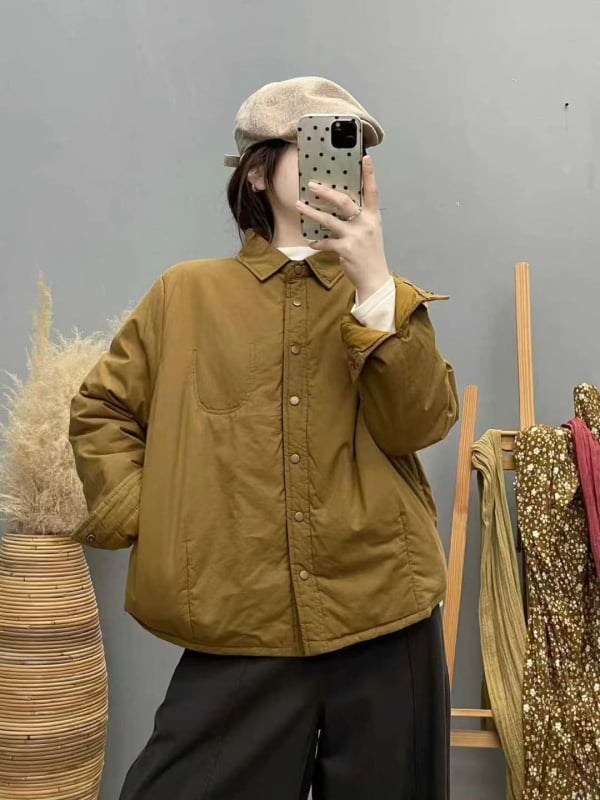 Dygsniuoti medvilniniai marškiniai — vienos spalvos, ilgos rankovės, apykaklė su klopė, laisvas kirpimas, užsegimas sagomis, žiema 2025