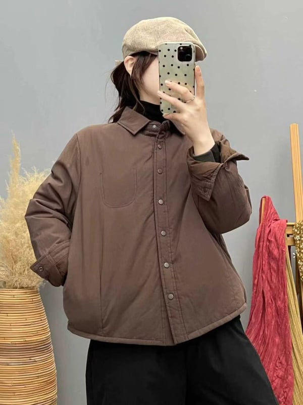 Dygsniuoti medvilniniai marškiniai — vienos spalvos, ilgos rankovės, apykaklė su klopė, laisvas kirpimas, užsegimas sagomis, žiema 2025