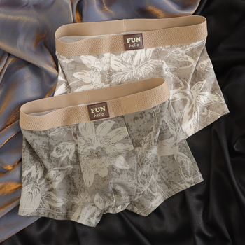 Férfiak számára légáteresztő pamut boxeralsó virágos-geometrikus mintával, középső derékvonal, 90–95% pamut, ágyék rész viszkóz bélés