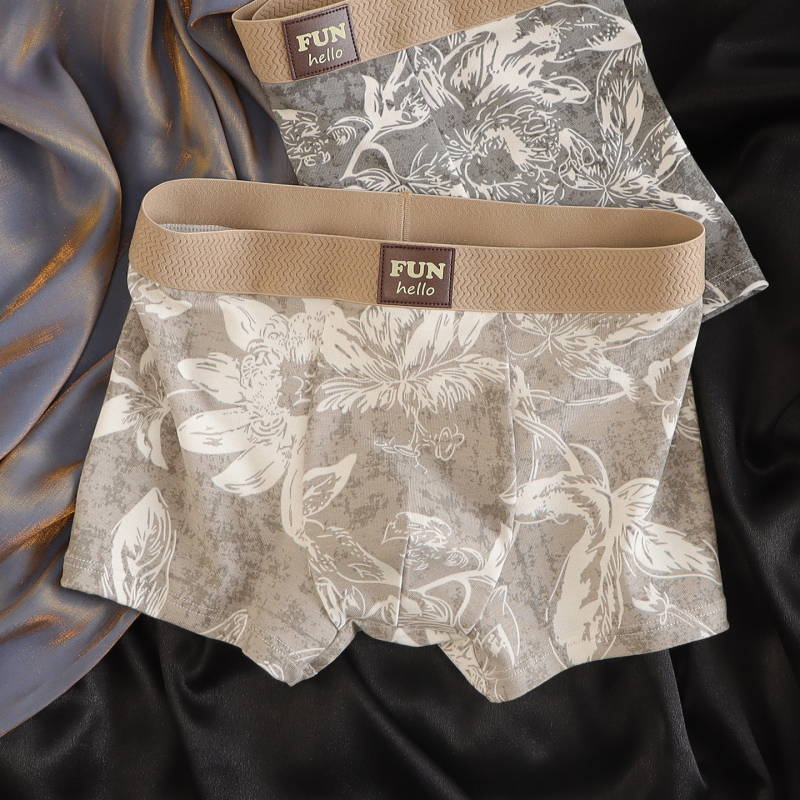 Férfiak számára légáteresztő pamut boxeralsó virágos-geometrikus mintával, középső derékvonal, 90–95% pamut, ágyék rész viszkóz bélés