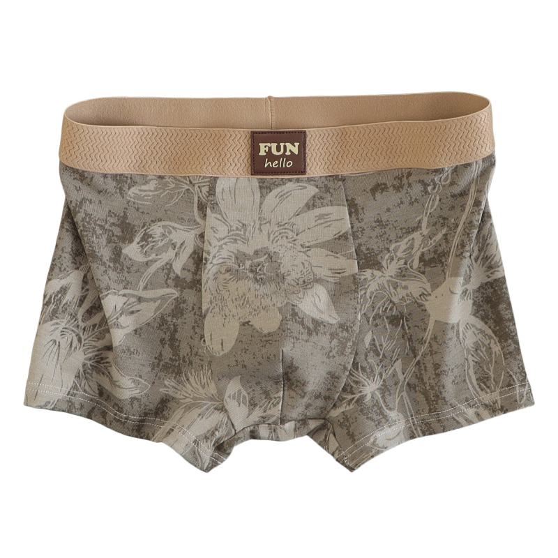 Férfiak számára légáteresztő pamut boxeralsó virágos-geometrikus mintával, középső derékvonal, 90–95% pamut, ágyék rész viszkóz bélés